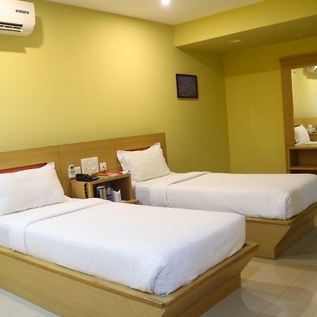 Hotel Rainbow Suites Cananor Exterior foto