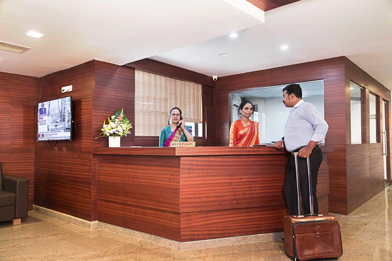 Hotel Rainbow Suites Cananor Exterior foto